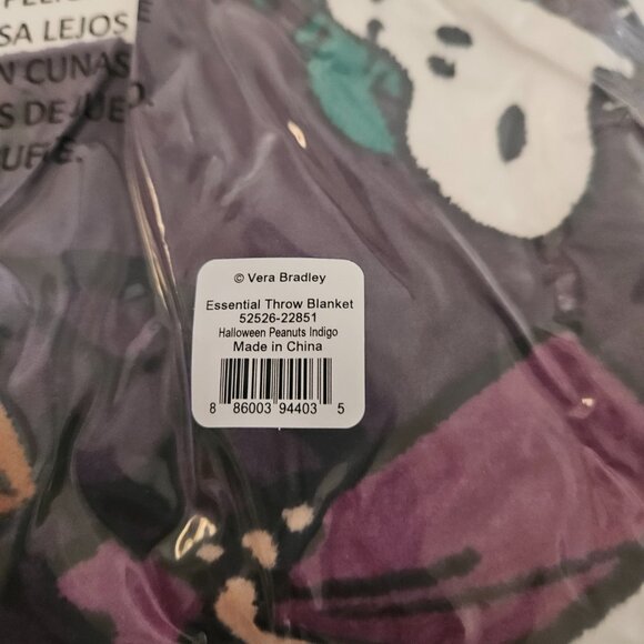 Vera Bradley Outlet Peanuts Halloween Essential Fleece Throw Blanket NWT - Picture 4 of 8